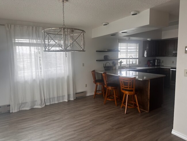 Building Photo - 2061 Royal Ct