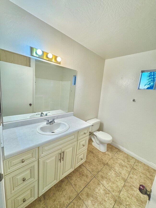 Foto del edificio - 7309 Central Ave