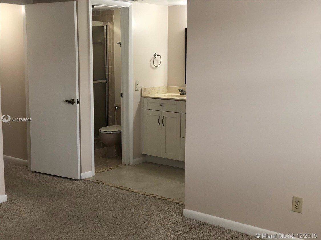 Foto principal - 4940 E Sabal Palm Blvd