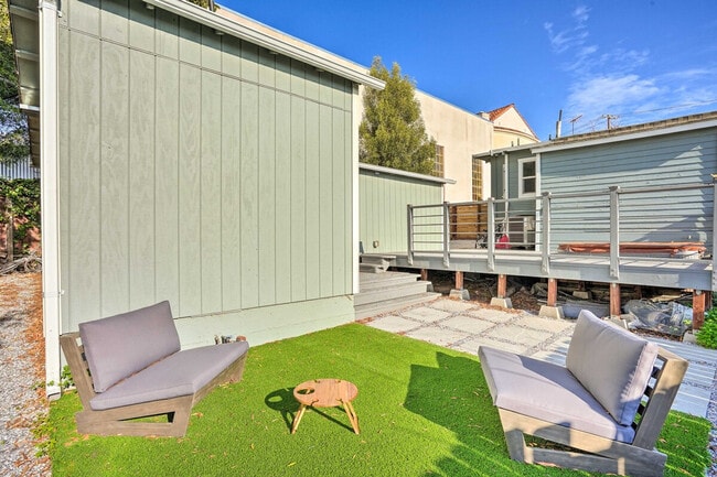 Building Photo - 2735 MacArthur Blvd