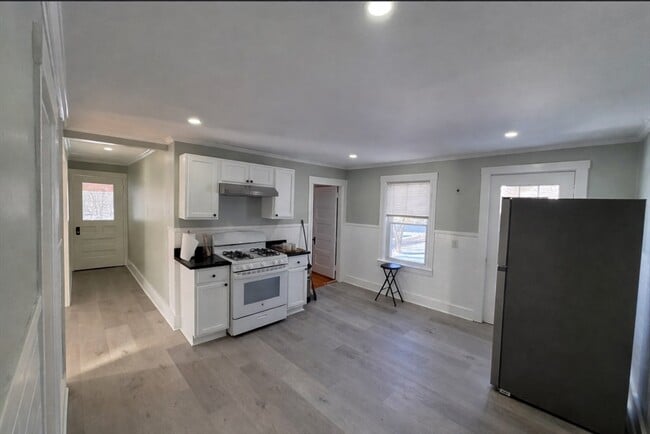 Foto del edificio - 18 Emerald Ave