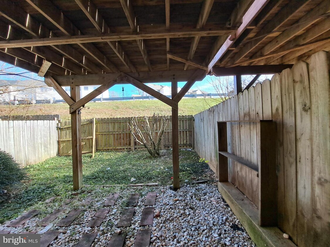 Primary Photo - 303 Dundee Pl