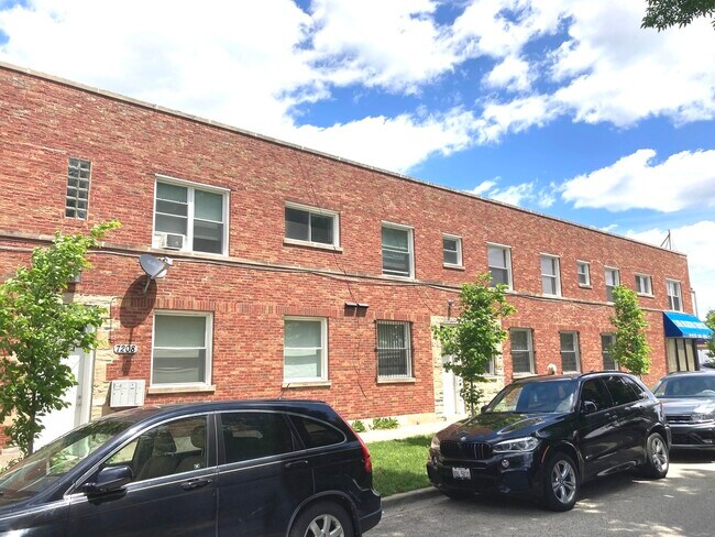 Building Photo - 7208 W School St