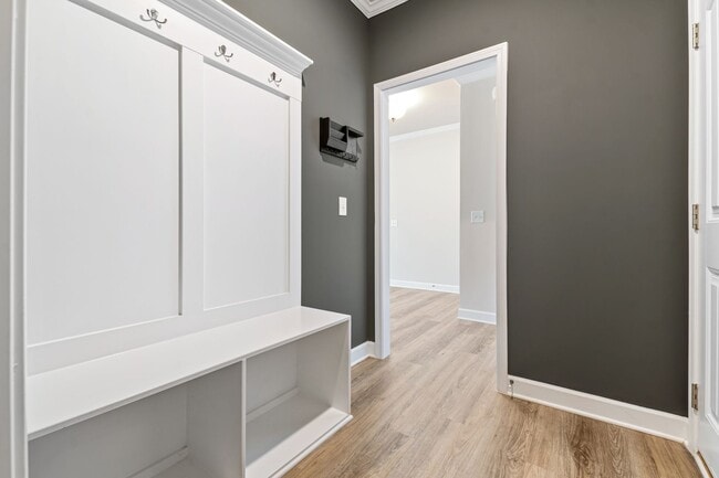 Building Photo - Like New Townhouse in Rolesville!