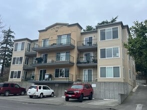 Building Photo - 230 B St