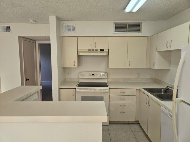 Building Photo - 345 Forestway Cir