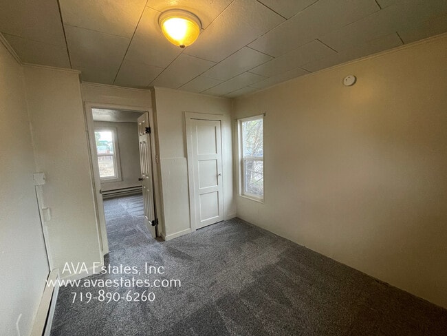 Building Photo - 2402 Wyoming Ave