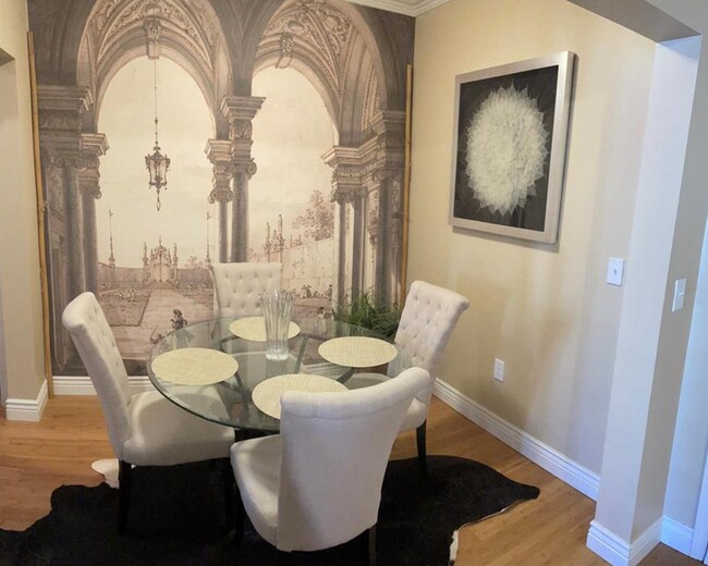 Building Photo - Modern 2-Bed, 2-Bath Condo in Brentwood