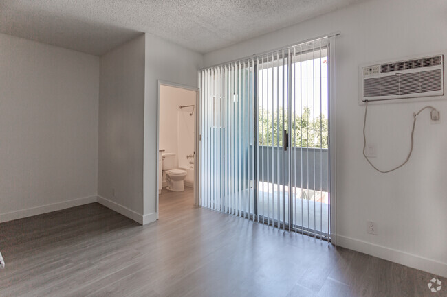 0HAB, 1BA - Sala de estar - Oxnard Plaza