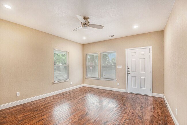 Building Photo - 1200Lowe