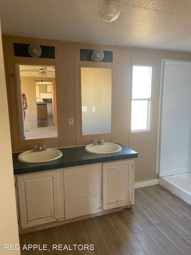 Building Photo - 3 br, 2 bath House - 121 Metro