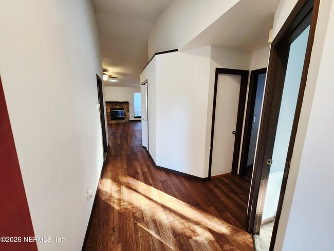 Foto del edificio - 4655 Trevi Dr