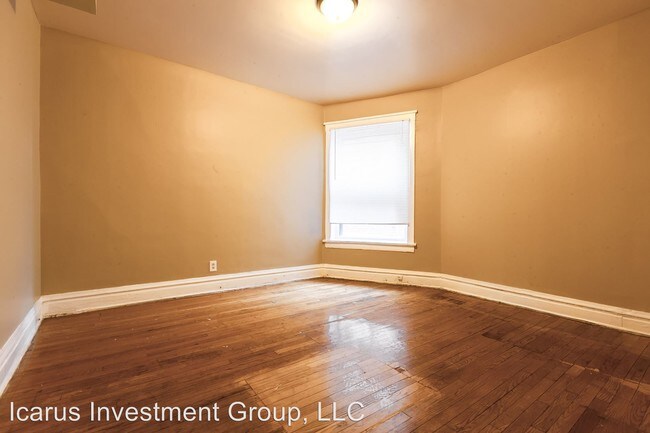 Foto del edificio - 7024-7026 S Clyde Ave
