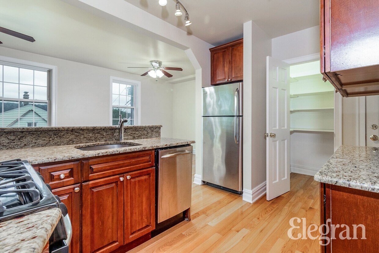 Building Photo - 376 Nodine St