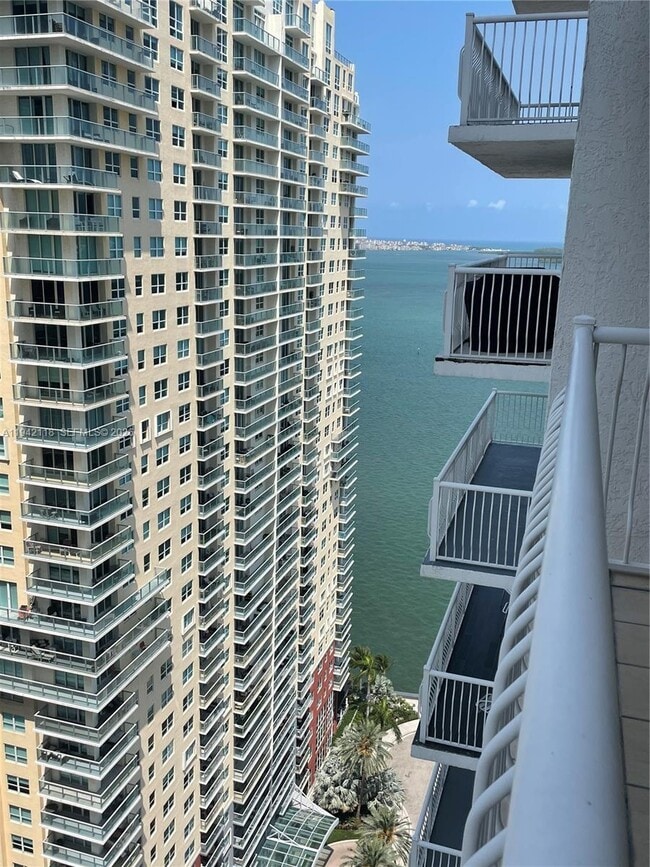 Building Photo - 1200 Brickell Bay Dr