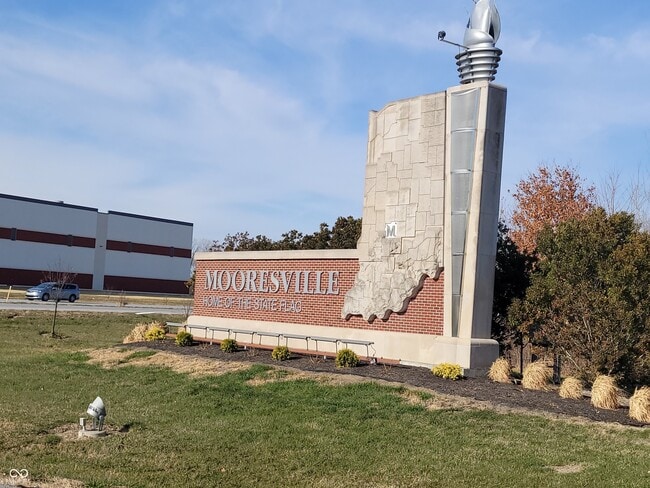 Building Photo - 144 E Center Dr