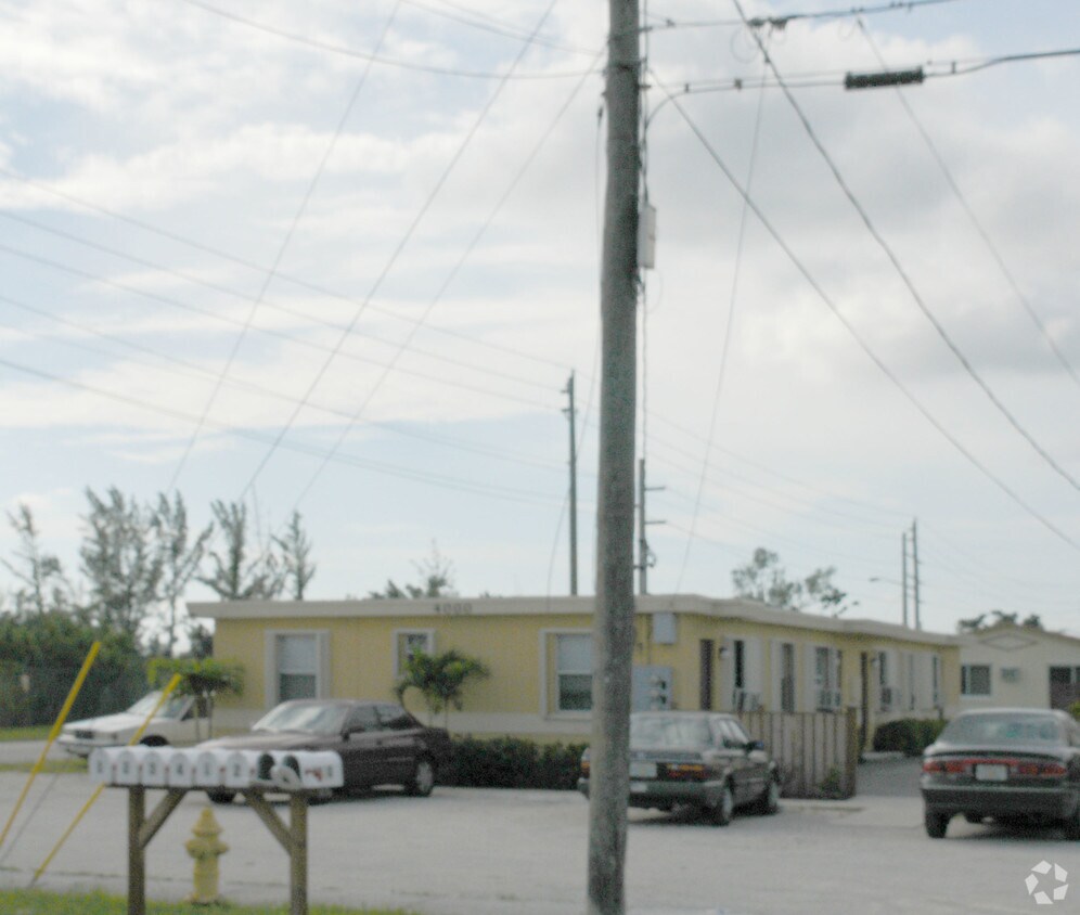 Foto del edificio - 4000-4010 SW 23rd St
