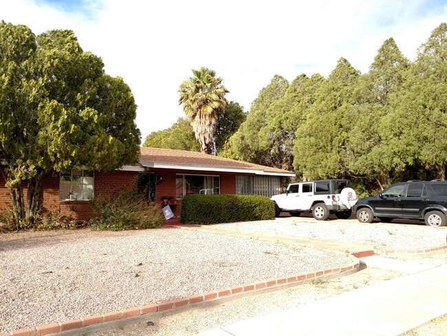 Building Photo - 1505 East Edison Street