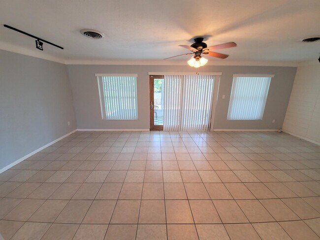 Building Photo - 1041 Indian Rocks Rd