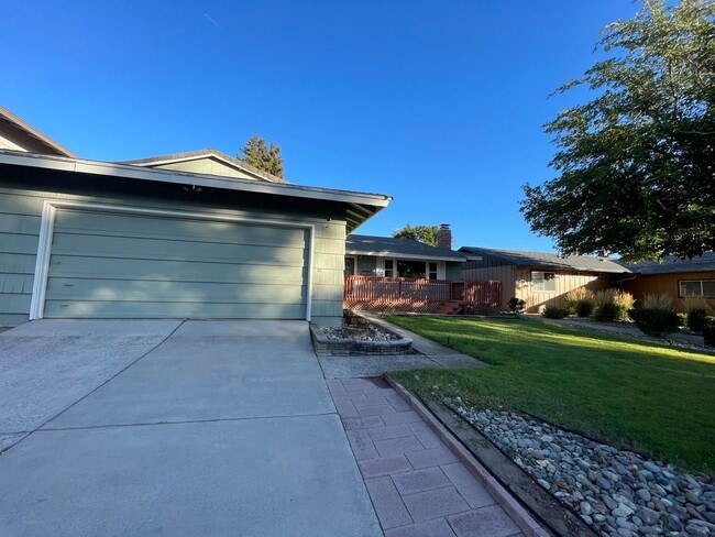 Building Photo - 1421 Samuel Way