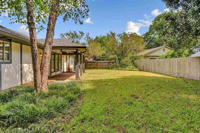 Building Photo - 1011 Mcdale Ln