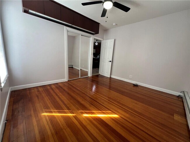 Foto del edificio - 27 McCabe Ave