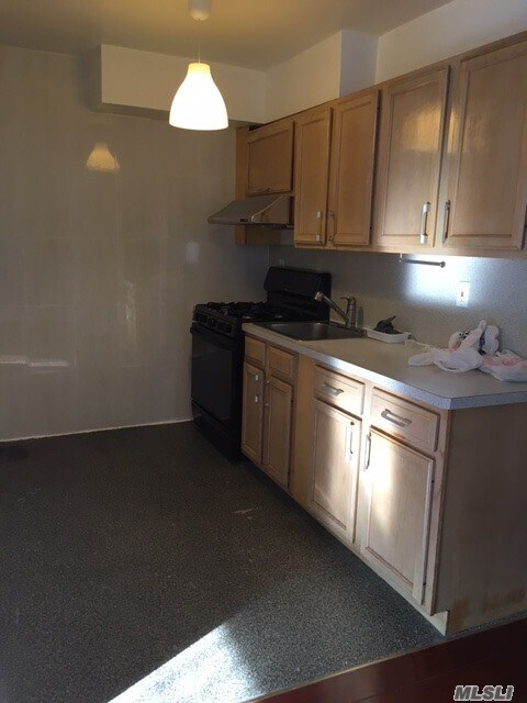 Primary Photo - 32-20 56th St