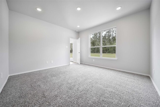 Building Photo - 22074 Heatherwood Dr
