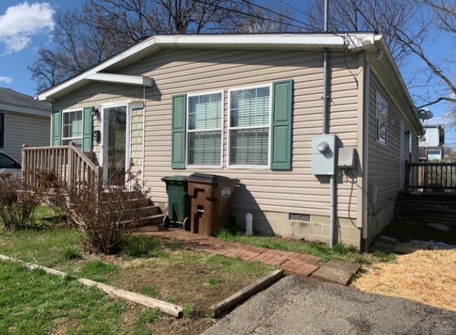 Building Photo - 1360 Chamberlain Ave
