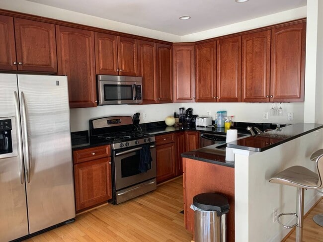 shared kitchen - 5995 Grand Pavilion Way