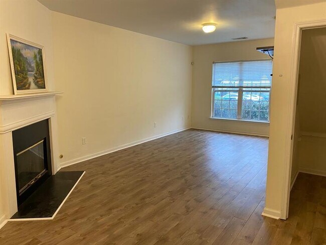 Building Photo - 897 Redwood Dr