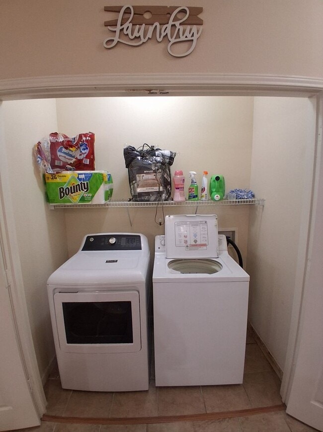 Foto del edificio - Midtown Village 2 Bed 2 Bath Condo! Available July!