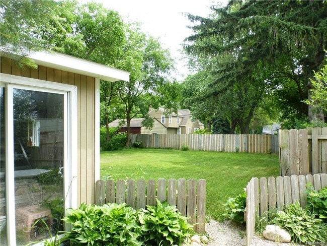 Building Photo - 6550 Cherrylawn Ave