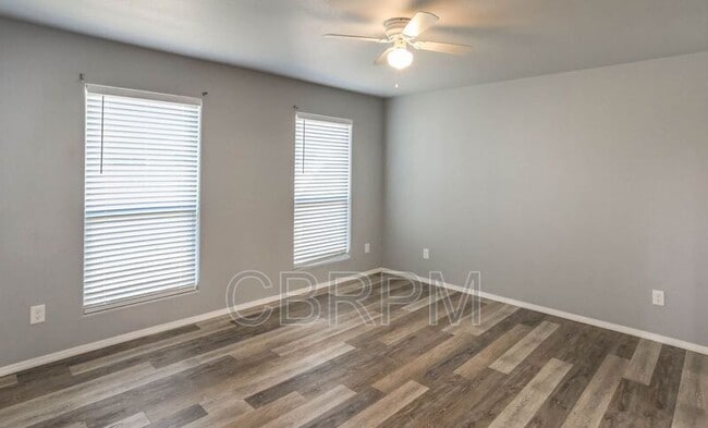 Building Photo - 1107 N Englewood Ave