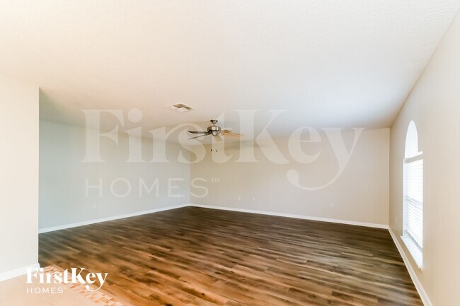 Building Photo - 2130 Aitkin Loop