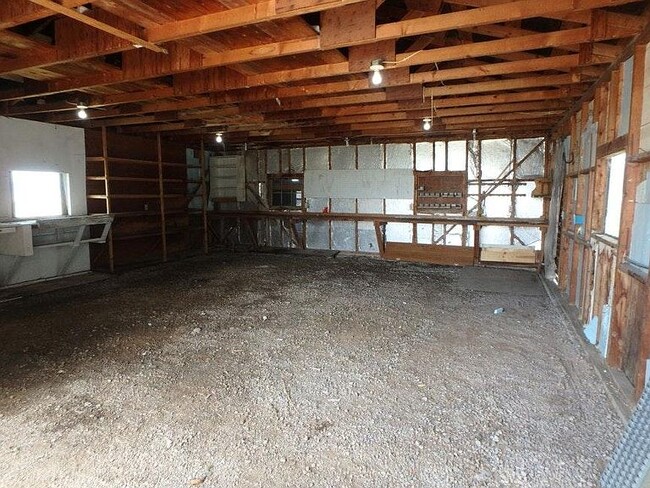 Building Photo - 115 Burton Ln
