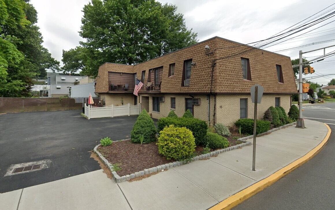 Foto del edificio - "1-Bedroom Gem with Granite Touches in Woodridge's Heart! with private off street parking"