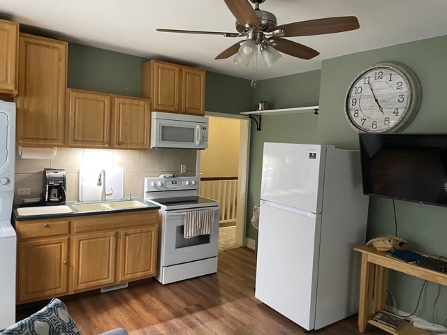 Kitchenette - 224 N Cooper Ave