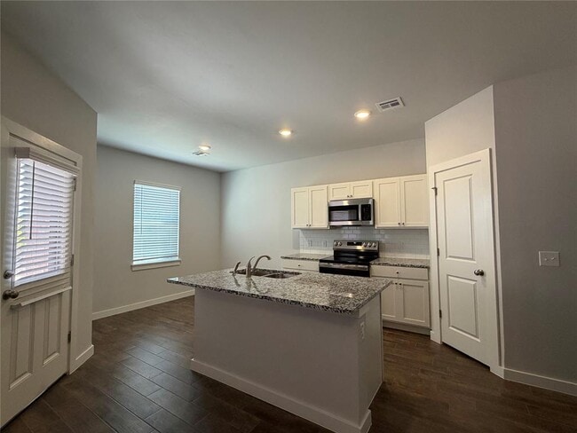Building Photo - 17881 Lantana Loop