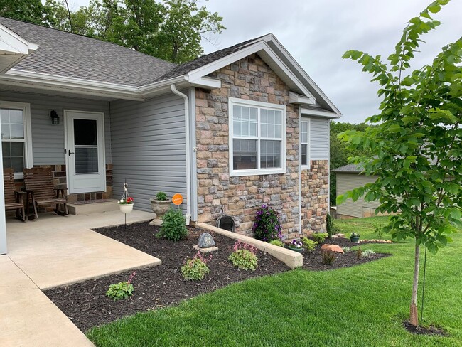 Building Photo - Beautiful Home with Plenty of Storage and Covered Back Porch