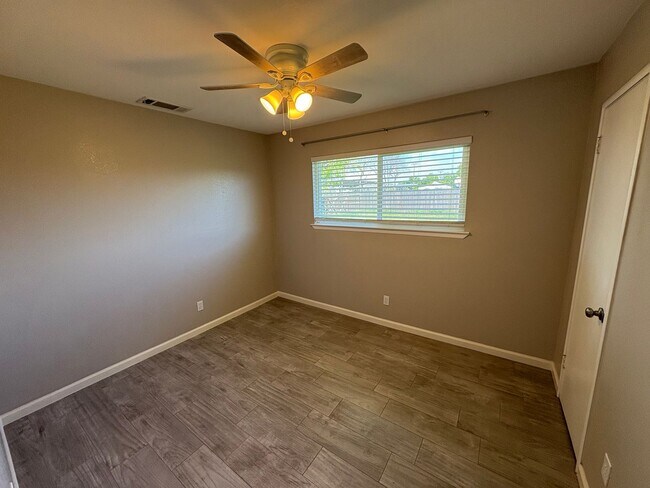 Foto del edificio - SW Visalia Home Available Now!