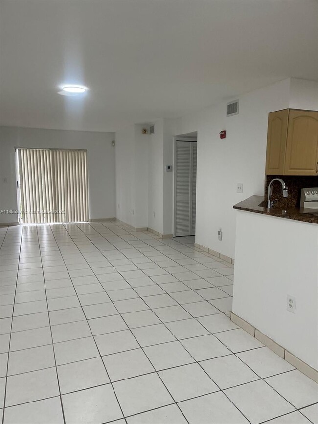Foto del edificio - 4681 NW 9th St