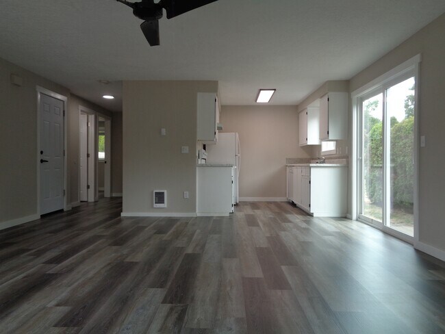 Building Photo - 2586 Wintergreen Ave NW