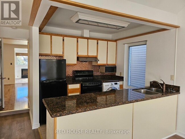 Building Photo - 37 Connaught Ave