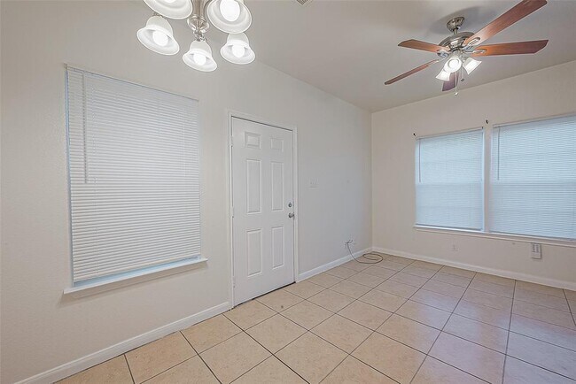 Building Photo - 6841 Larkstone St