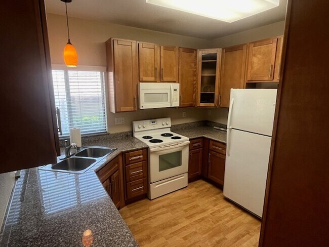 Foto del edificio - Lovely 3-Bedroom Home in Quiet Hercules Ne...