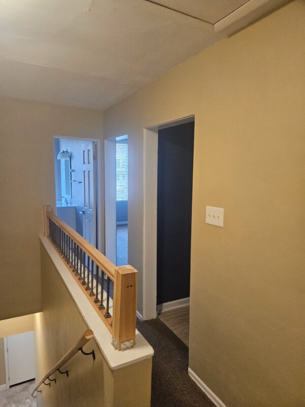 Foto del edificio - 325 W Main St