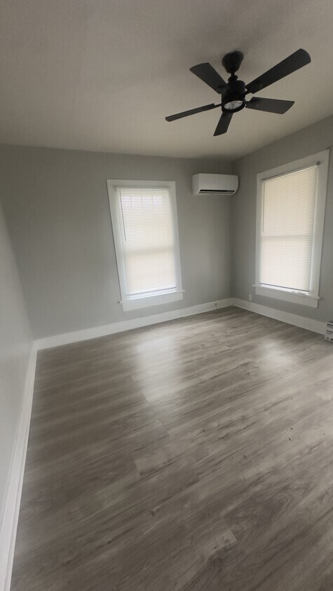 Foto del edificio - 323 W 22nd St