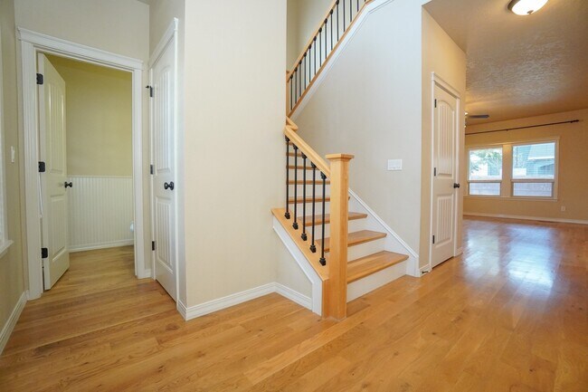 Foto del edificio - 2319 E Challis St