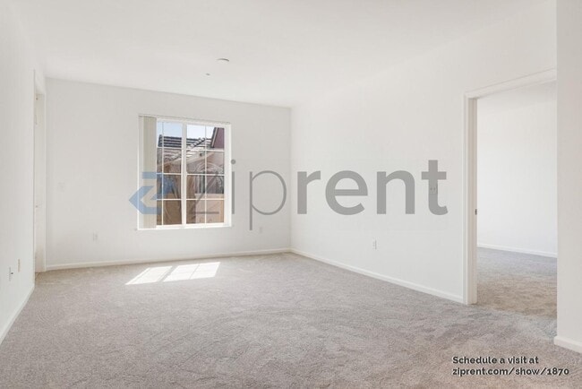 Building Photo - Unit 4042